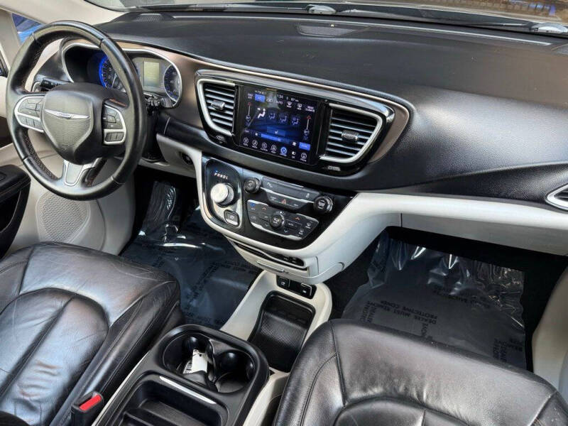 2017 Chrysler Pacifica Touring-L