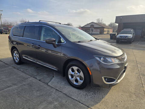 2017 Chrysler Pacifica Touring-L Plus