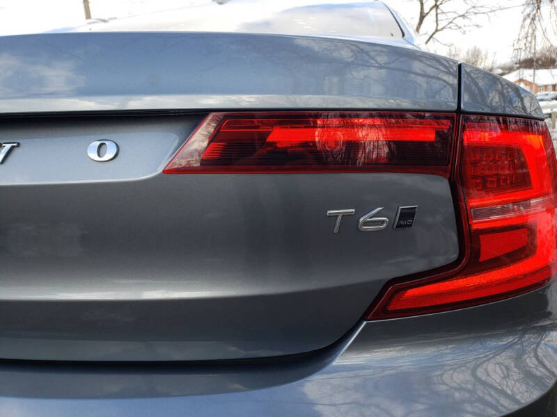 2018 Volvo S90 T6 Momentum