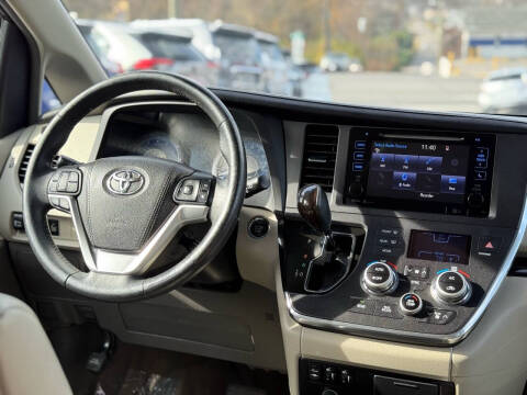 2015 Toyota Sienna XLE Premium 8-Passenger