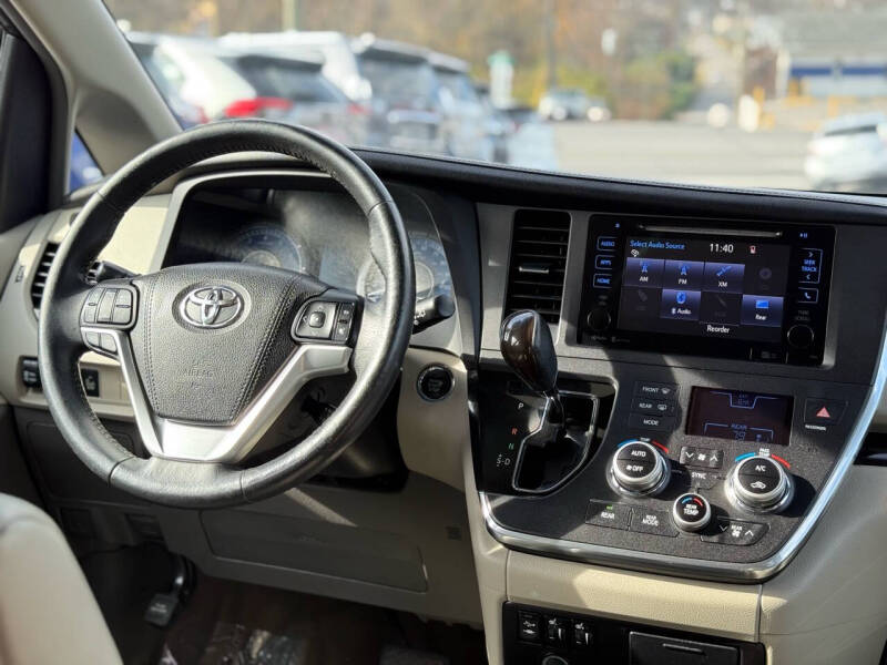 2015 Toyota Sienna XLE Premium 8-Passenger