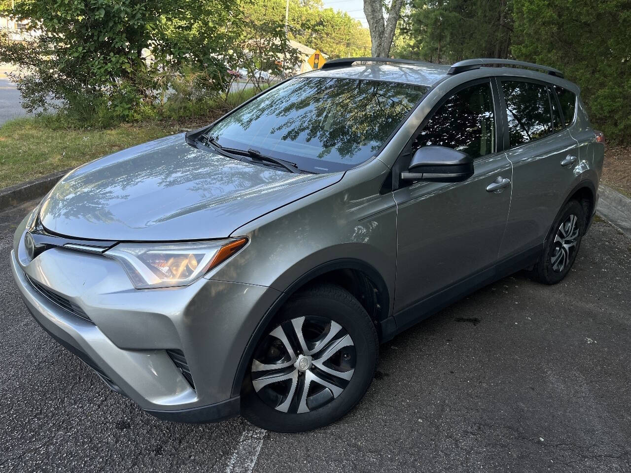 Silver 2018 Toyota RAV4 LE LE 4dr SUV 2