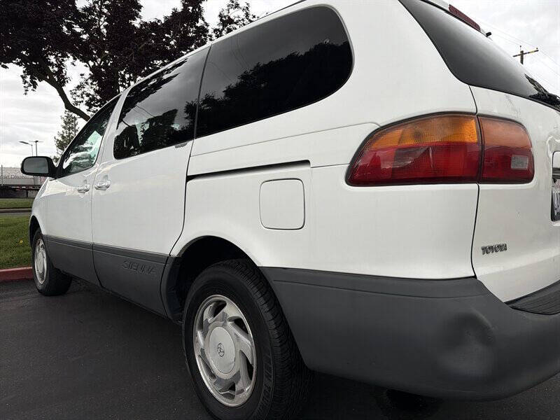 1998 Toyota Sienna LE
