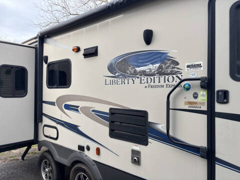 2015 Coachmen RV Freedom Express  298 Reds