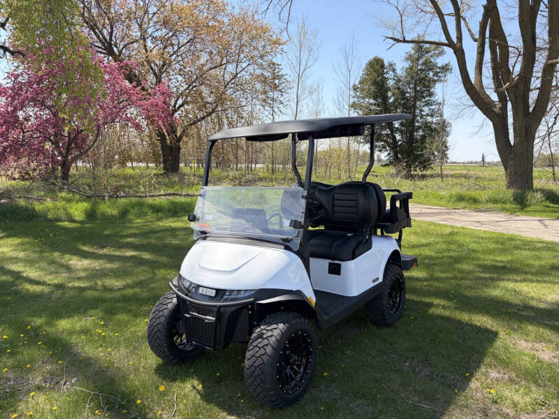 2026 E-Z-GO RXV 4