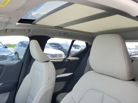 2026 Volvo XC40 B4 Plus