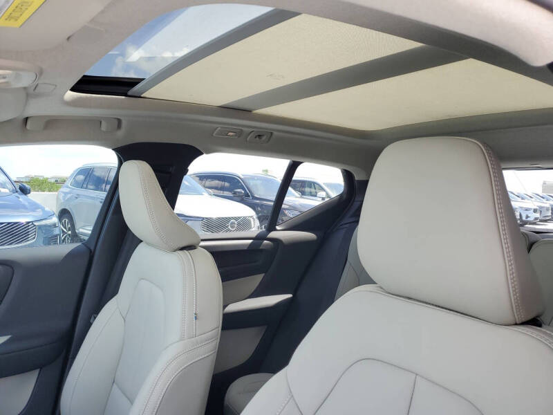 2026 Volvo XC40 B4 Plus