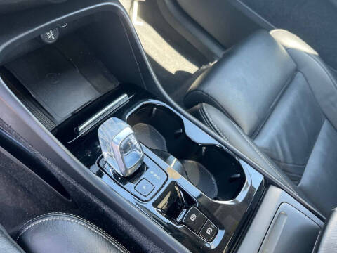 2023 Volvo XC40 B5 Plus Bright Theme