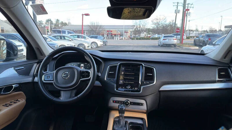 2016 Volvo XC90 T6 Momentum