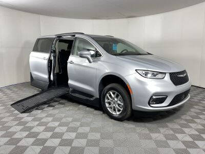 2022 Chrysler Pacifica for sale at AMS Vans in Tucker GA