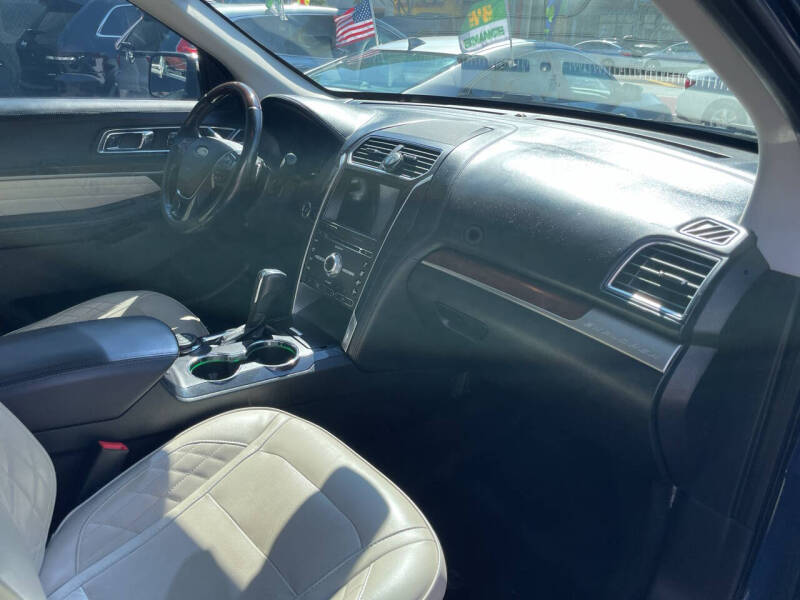 2017 Ford Explorer Platinum