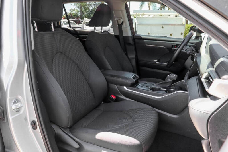 2022 Toyota Highlander LE