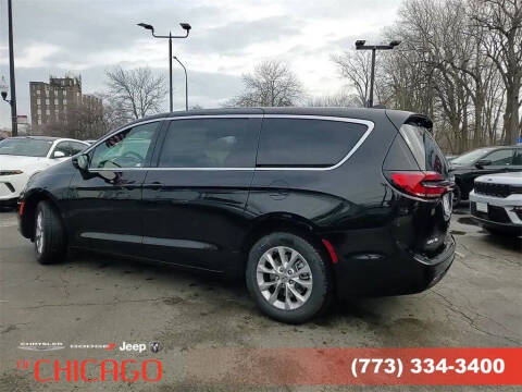 2025 Chrysler Pacifica Select