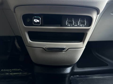 2022 Chrysler Voyager LX