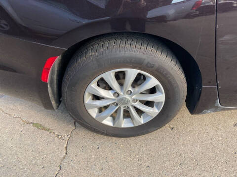 2017 Chrysler Pacifica Touring-L