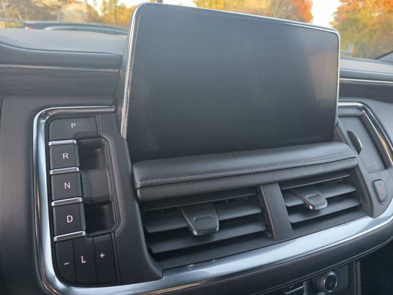 2023 Chevrolet Suburban LT