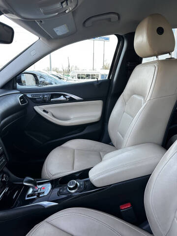 2017 Infiniti QX30 Premium