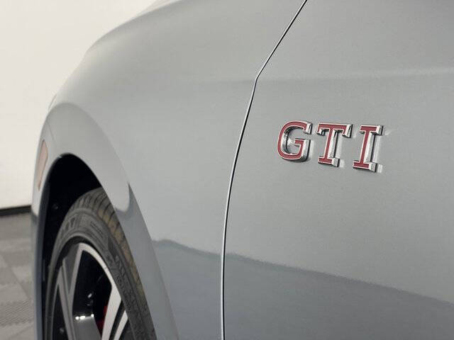 2025 Volkswagen Golf GTI SE