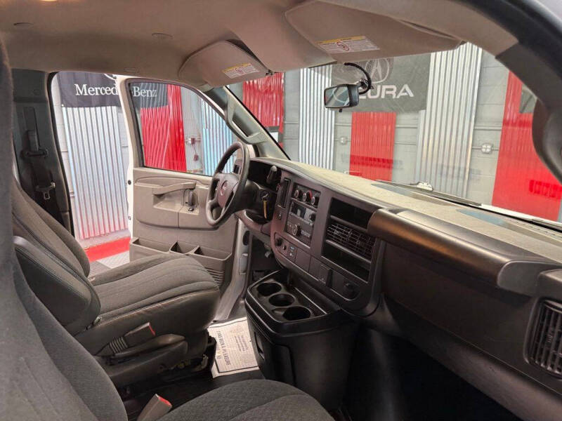 2024 GMC Savana 2500