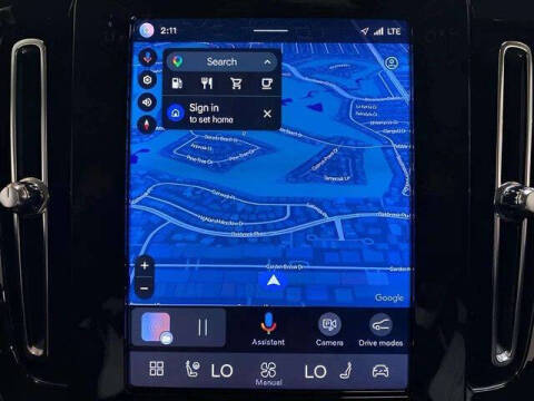 2025 Volvo XC40 B5 Core Bright Theme