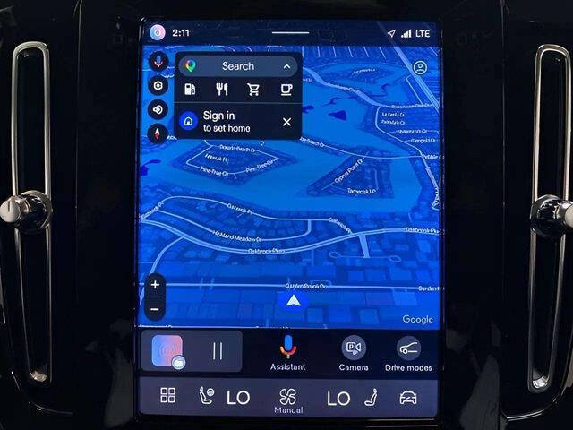 2025 Volvo XC40 B5 Core Bright Theme