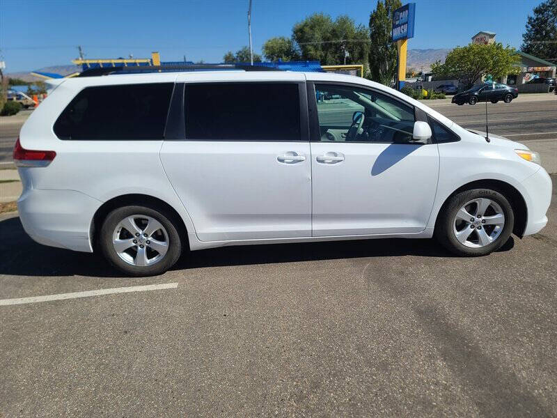 2013 Toyota Sienna LE 8-Passenger