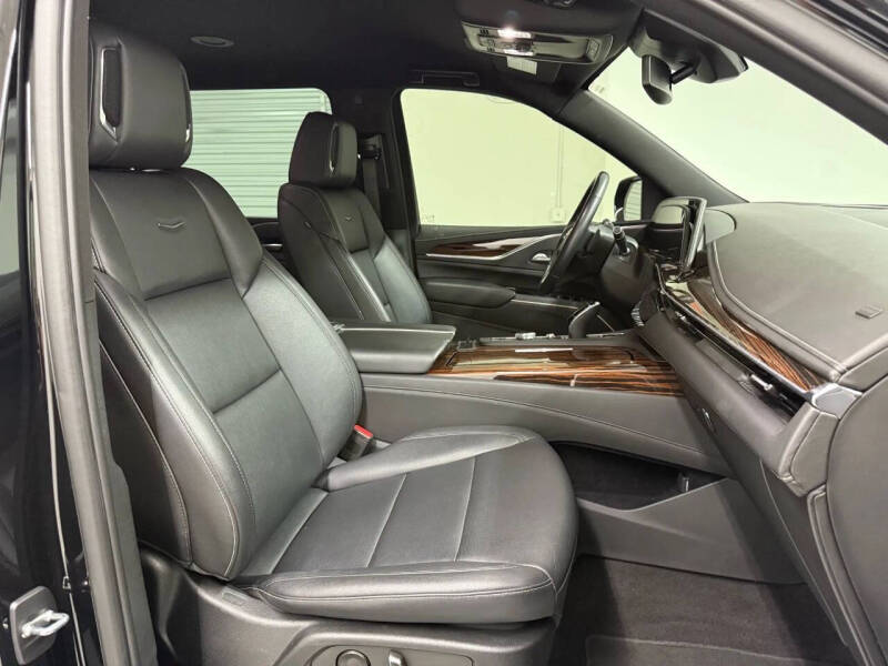 2023 Cadillac Escalade ESV Luxury