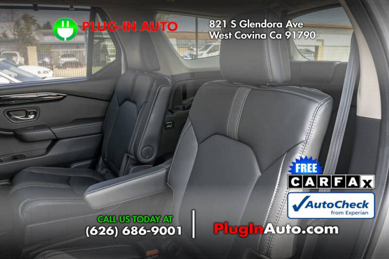 2023 Honda Pilot EX-L w/Rear Captain's Chairs