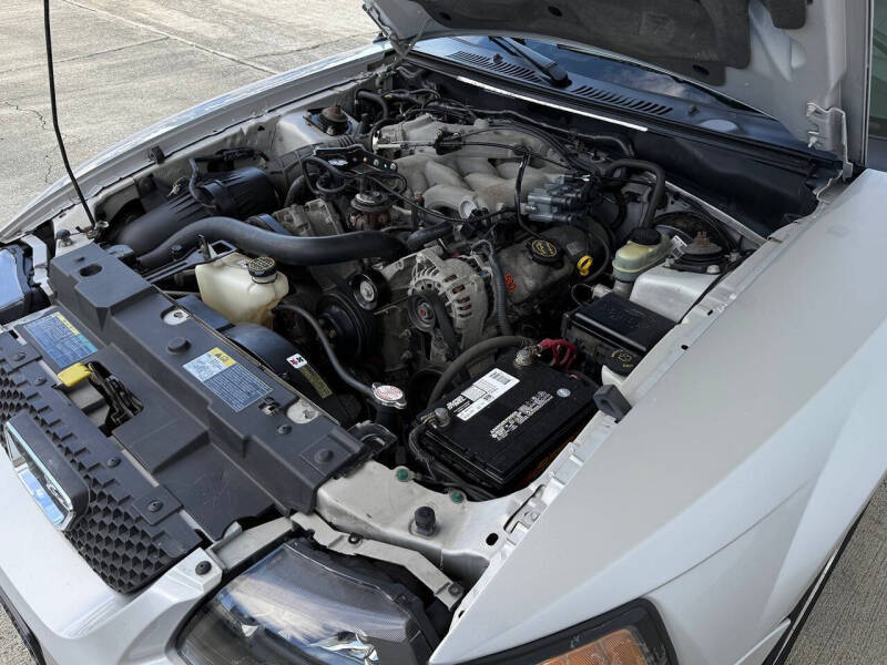 2003 Ford Mustang Deluxe