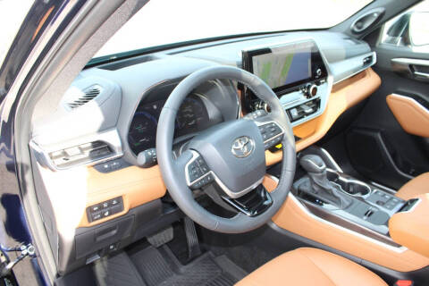 2025 Toyota Highlander Hybrid Platinum