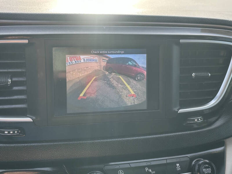 2021 Chrysler Voyager L