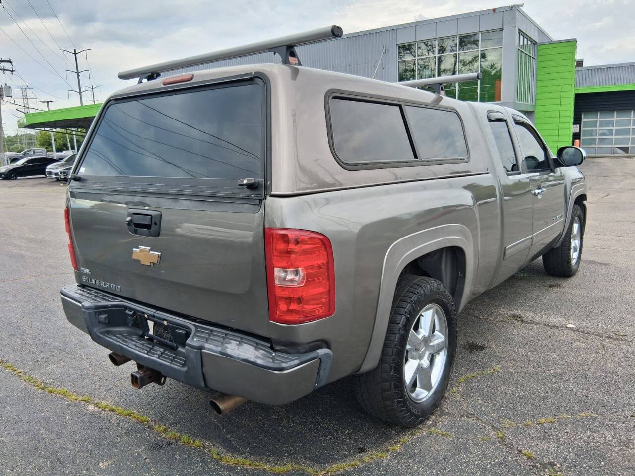 View vehicle photo 6