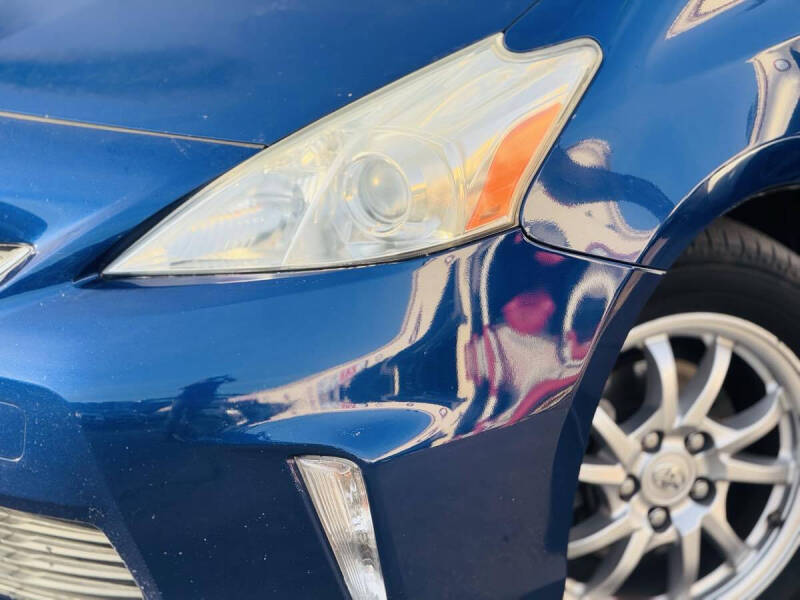 2014 Toyota Prius v Two