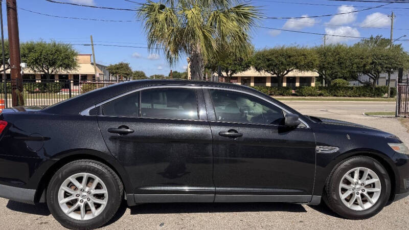 2013 Ford Taurus SE