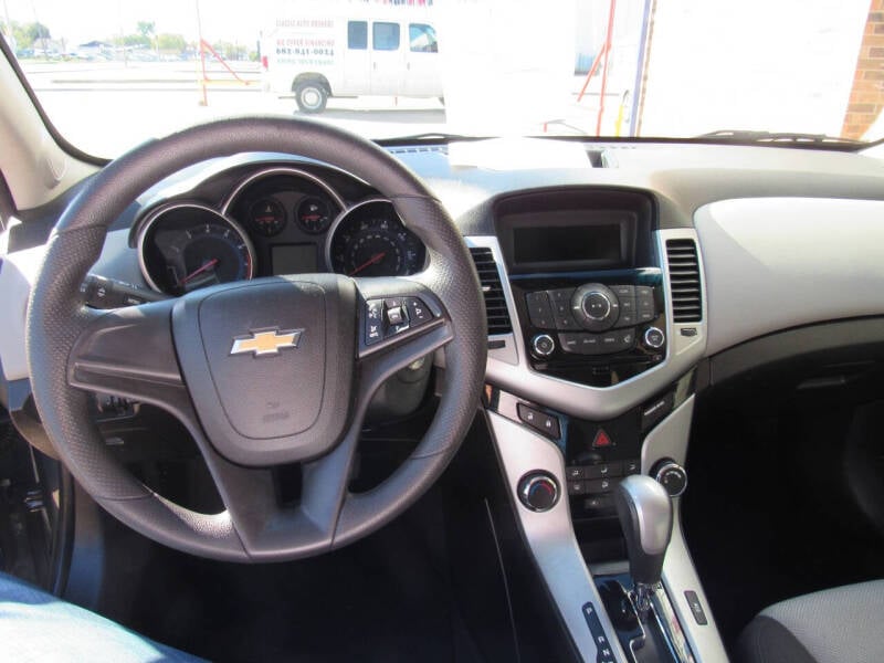 2012 Chevrolet Cruze LS photo 10