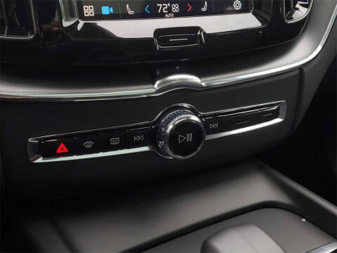 2025 Volvo XC60 T8 Core Dark Theme