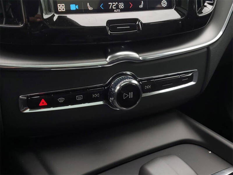 2025 Volvo XC60 T8 Core Dark Theme