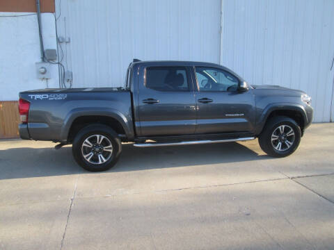 2016 Toyota Tacoma for sale at Parkway Motors in Osage Beach MO