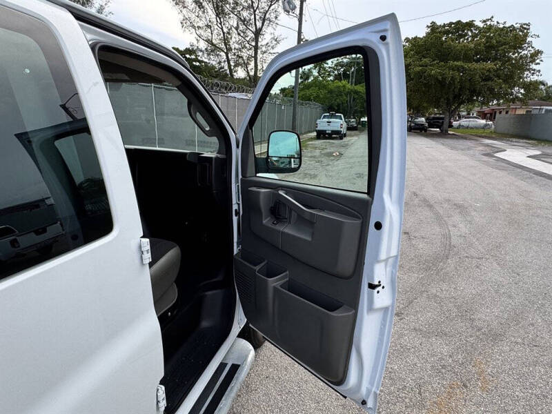 2023 Chevrolet Express 2500