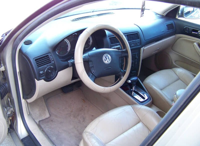 2005 Volkswagen Jetta GLS photo 8