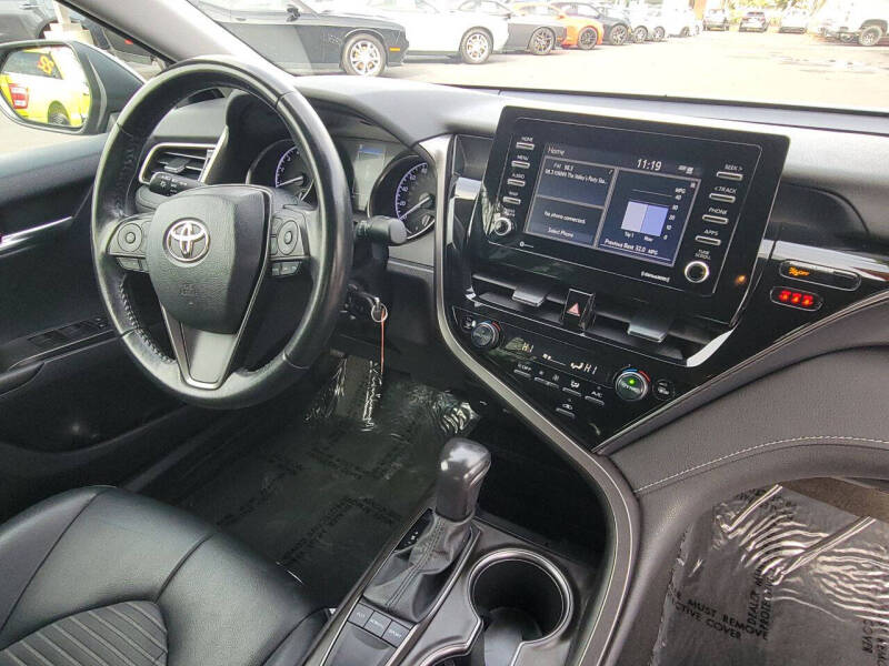 2022 Toyota Camry SE photo 14