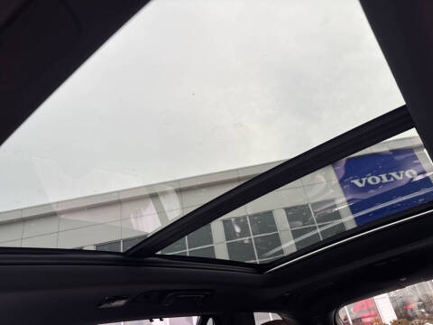 2024 Volvo XC90 Recharge T8 Ultimate Bright Theme 7P