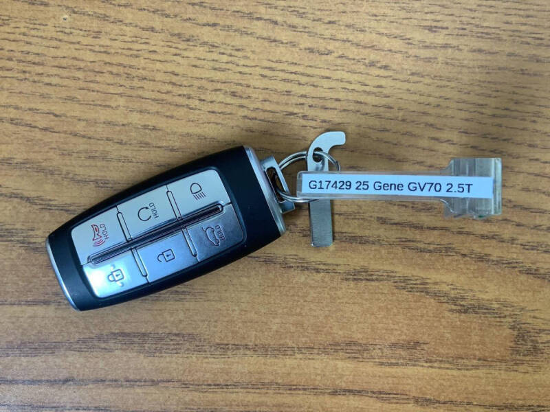 2025 Genesis GV70 2.5T Standard