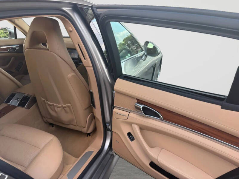 2012 Porsche Panamera