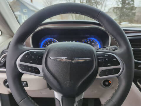 2023 Chrysler Voyager LX