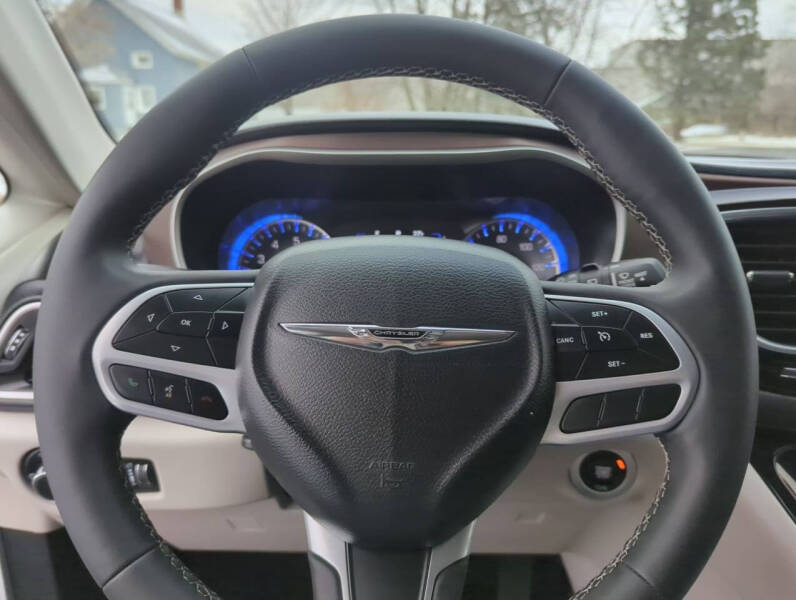 2023 Chrysler Voyager LX