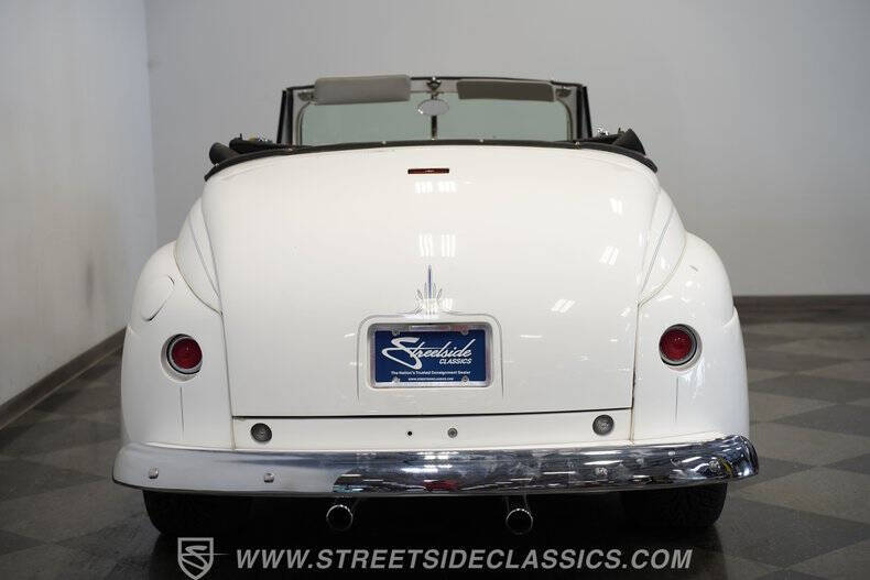 1947 Ford Deluxe