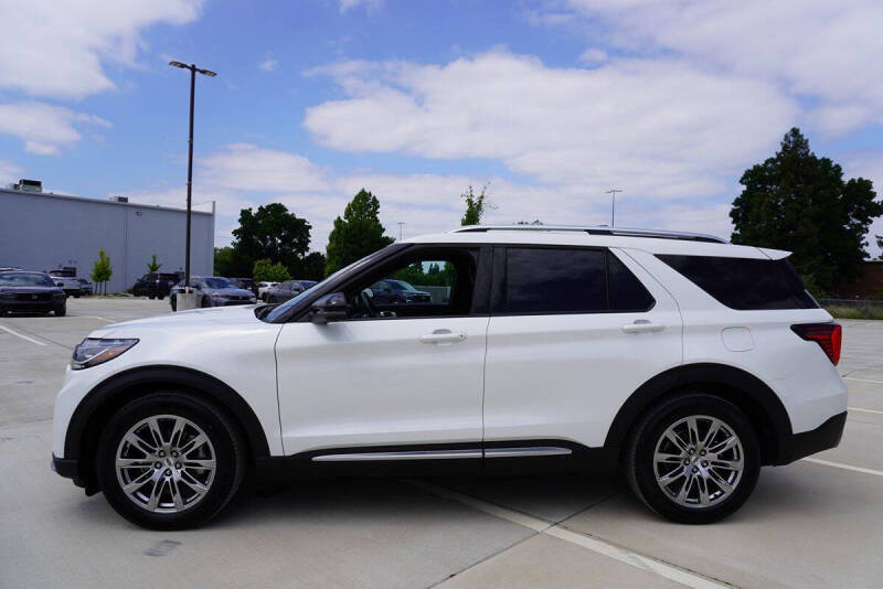 2025 Ford Explorer Platinum