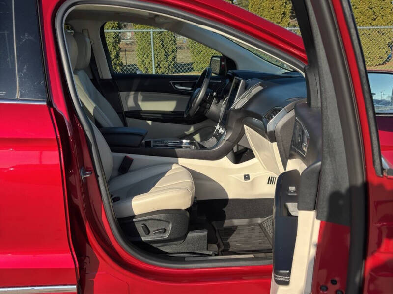 2022 Ford Edge Titanium