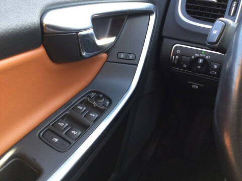 2015 Volvo V60 Cross Country T5